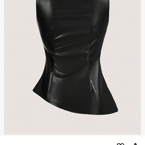 Sleek Black Sleeveless Top - Picture 2 of 5